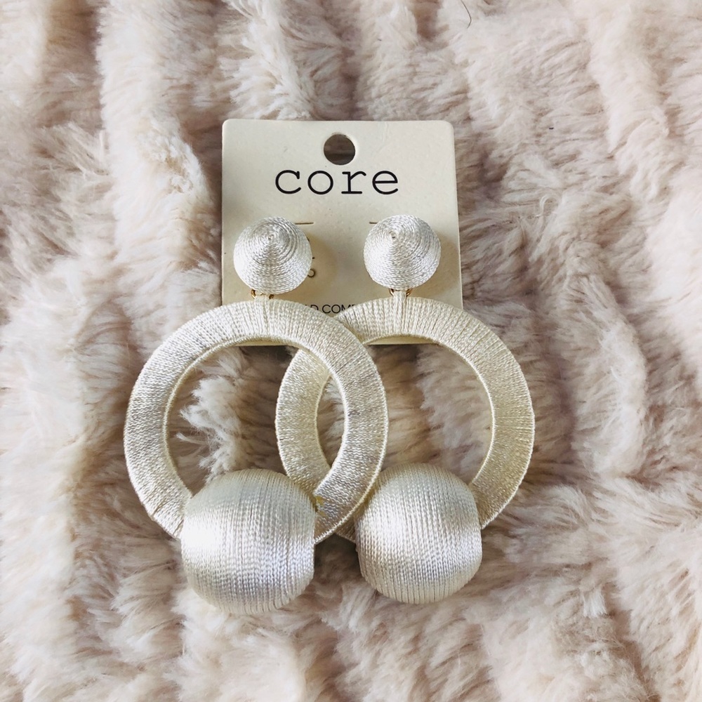 NWT Ivory Earrings ✨